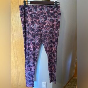 Lularoe Tall & Curvy Leggings Purple Paisley